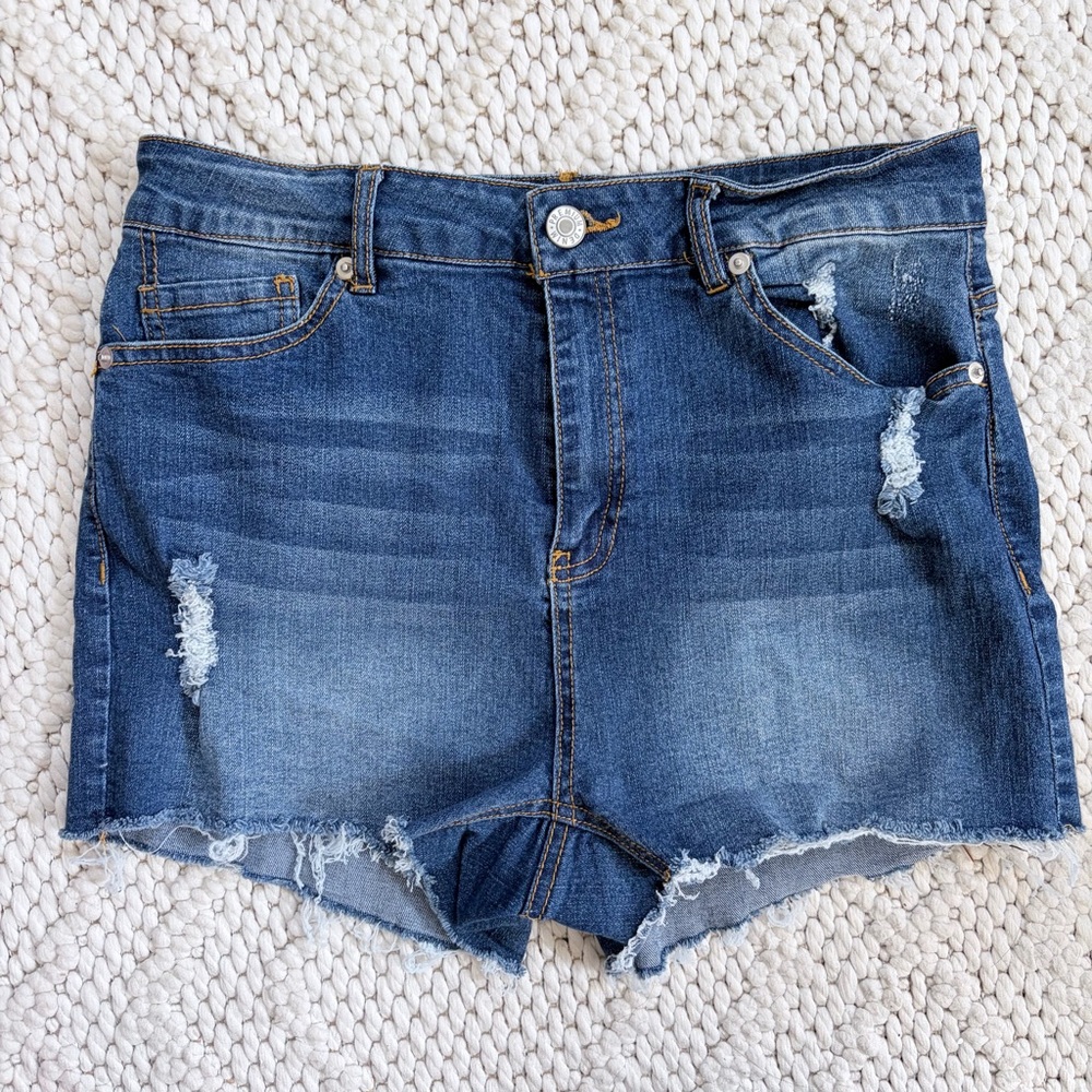 Love Tree Boutique Medium Blue Stretch Distressed Denim Jean Shorts MEDIUM 4 EUC
